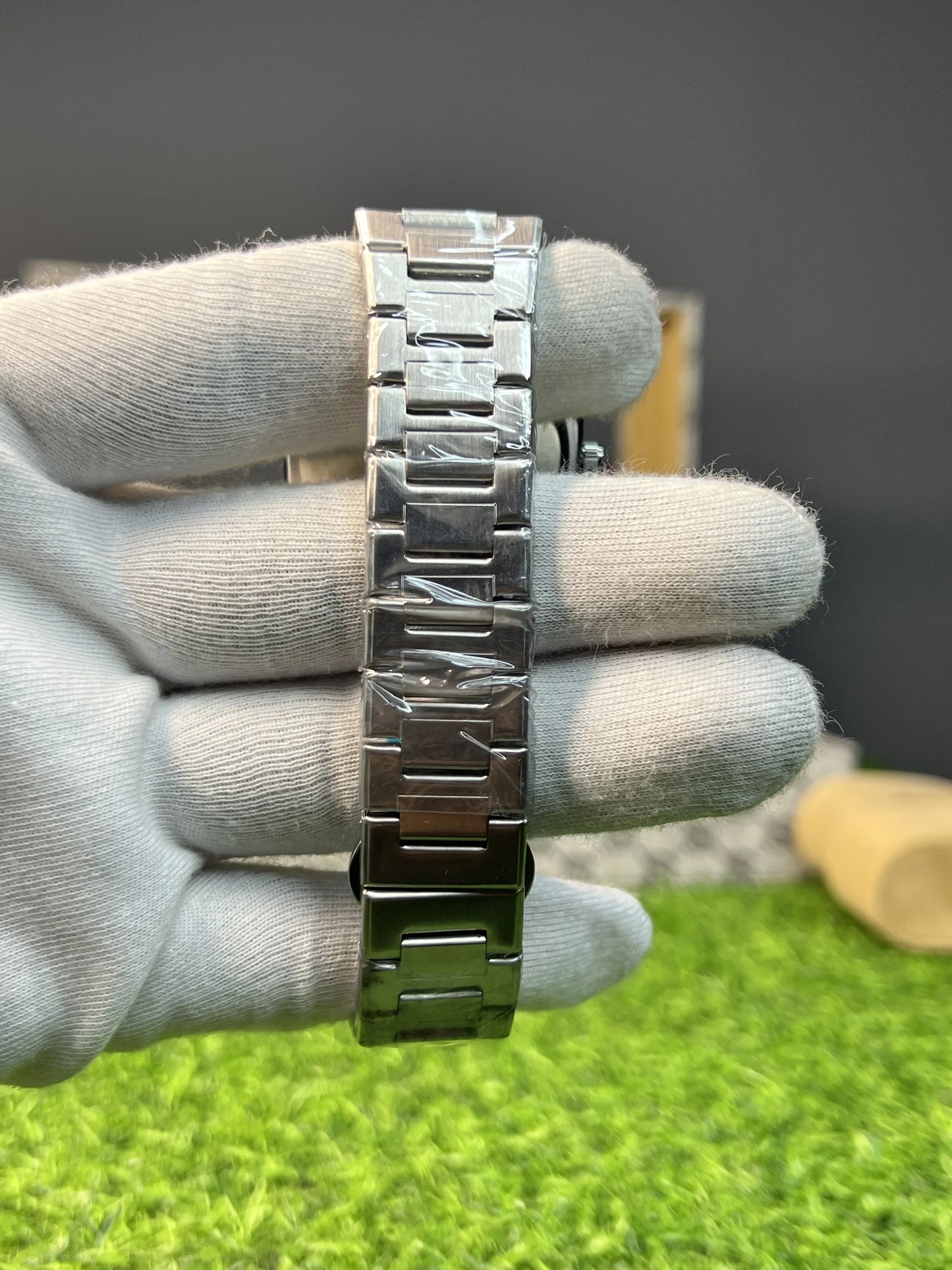 B.W  Men's Luxury Quartz Watch - Precision Timekeeping