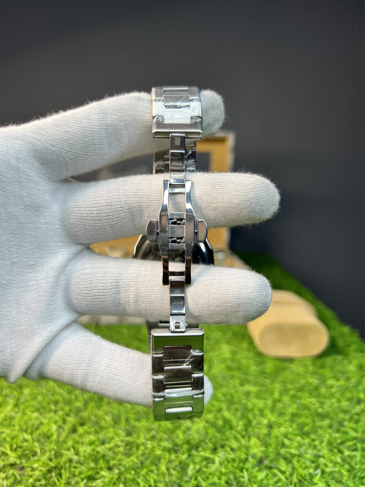 B.W  Men's Luxury Quartz Watch - Precision Timekeeping