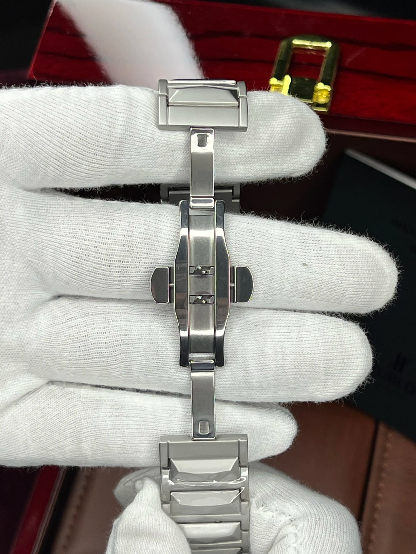 Premium Engraved Chain Wave Fusion Watch